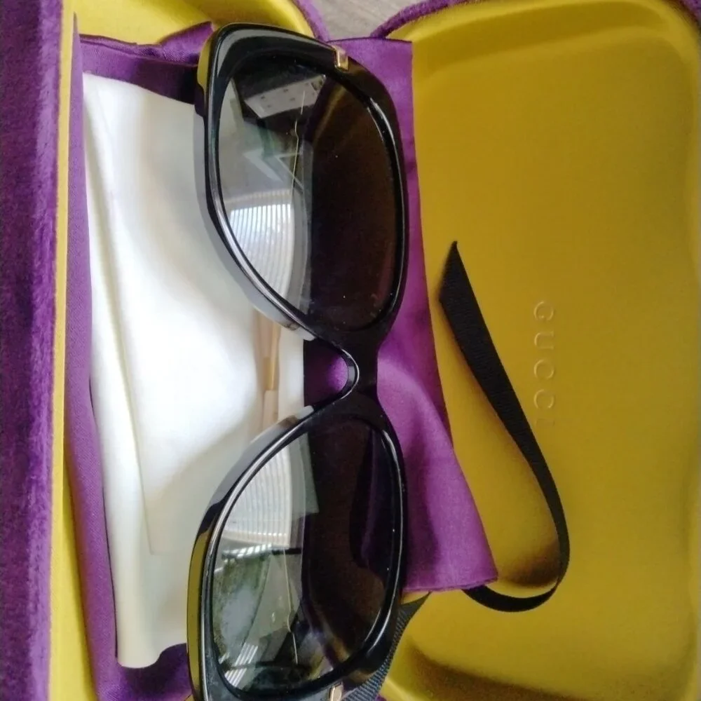Gucci sunglasses GG0511S over sized, black and gold butterfly goggles -mint - Picture 2 of 7